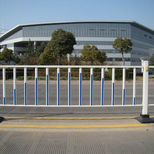 桥梁两侧的防护带;机场,港口,码头的安全防护;产品广泛使用于市政工程